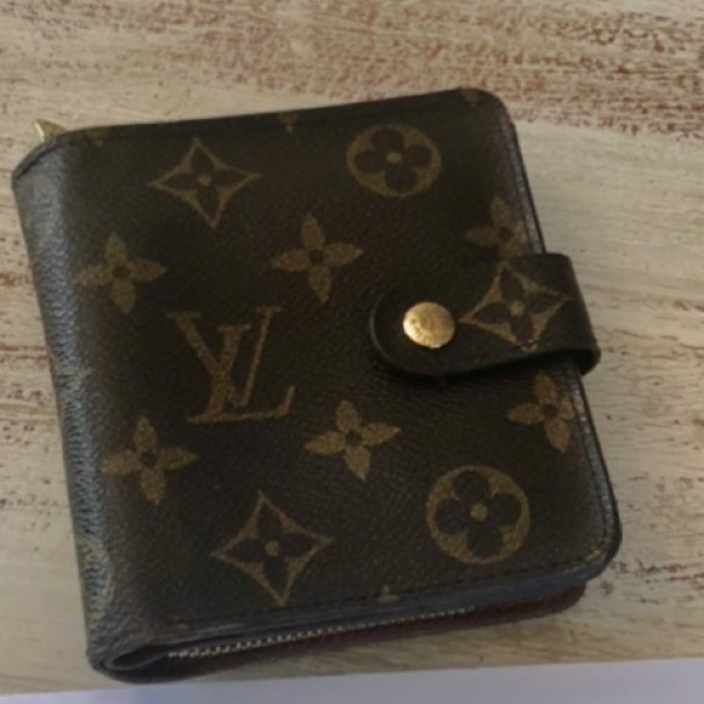 Louis Vuitton Compact Zipper Wallet